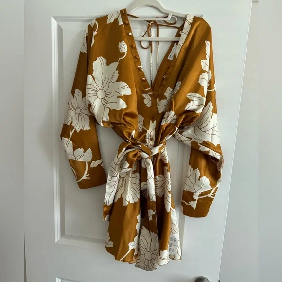 ASOS  NWTS Batswing Satin Mini Dress US 12 - Picture 5 of 7